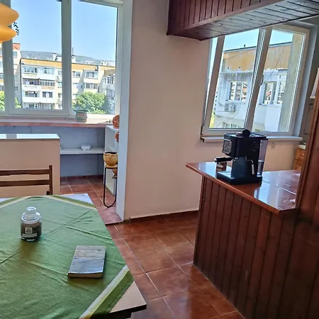 Апартамент Seagull Livingston Sleeps 6 Варна